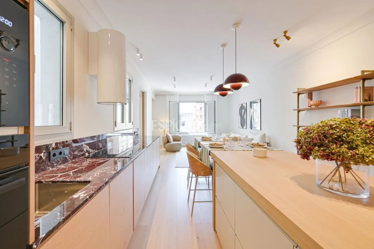 Magnífica vivienda reformada en Avenida de Sarriá