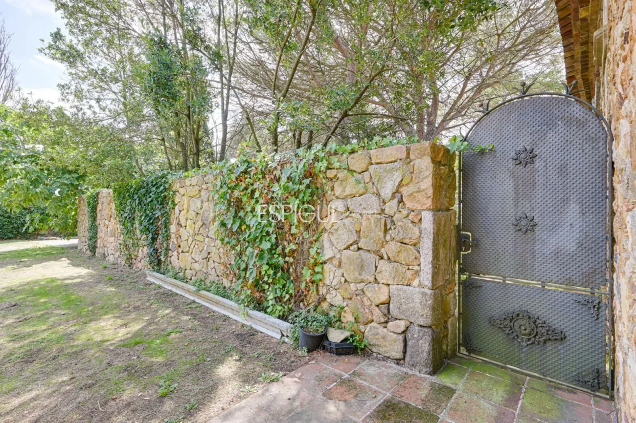 Masia única del segle XVII amb història i confort modern