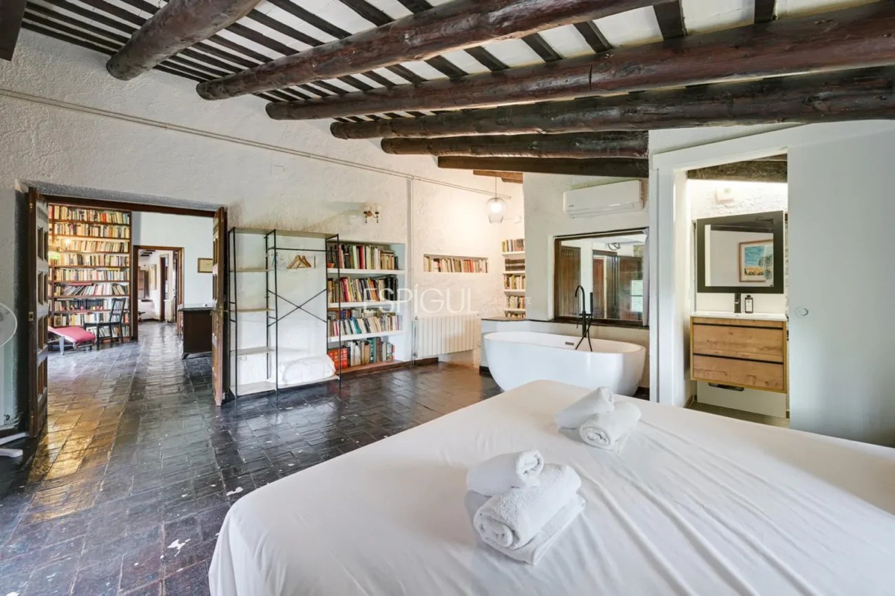 Masia única del segle XVII amb història i confort modern