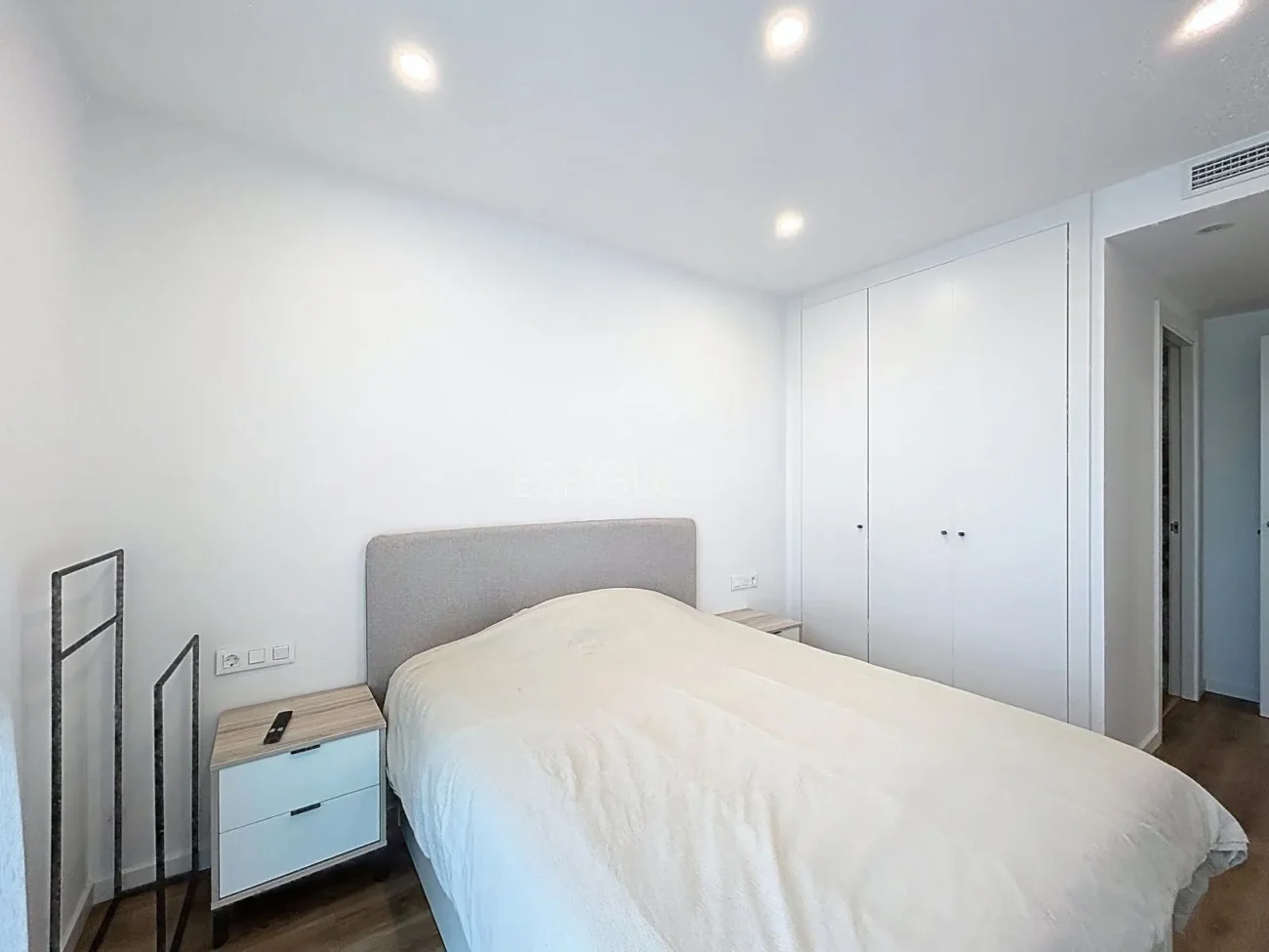 Nouvelle construction de 2024 avec grand balcon, espaces communs et deux places de parking