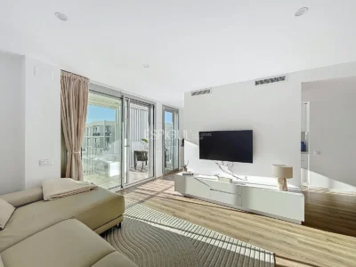 Nouvelle construction de 2024 avec grand balcon, espaces communs et deux places de parking