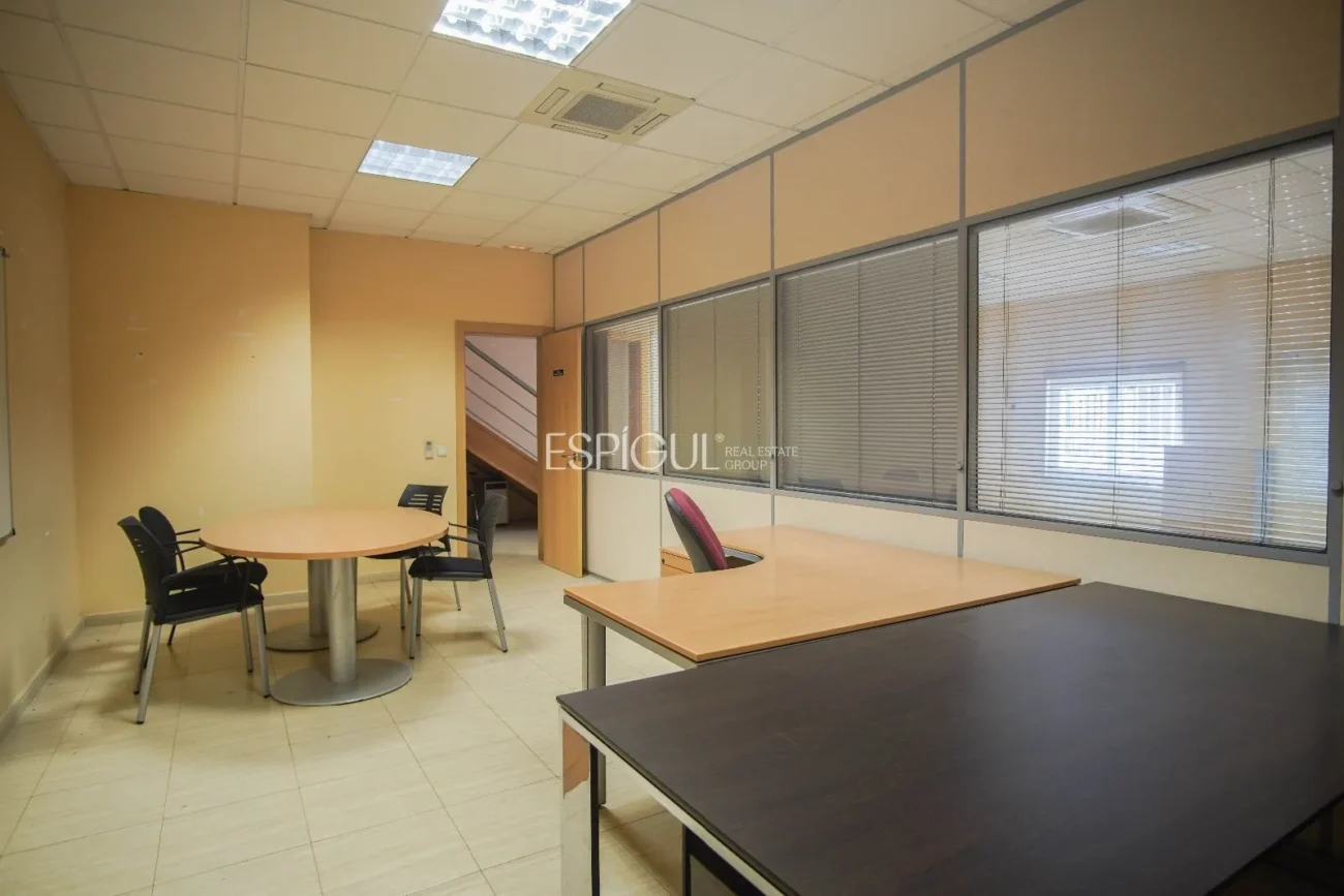 Office for Rent in Domeny, Girona.
