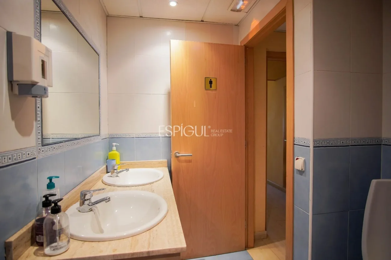 Office for Rent in Domeny, Girona.