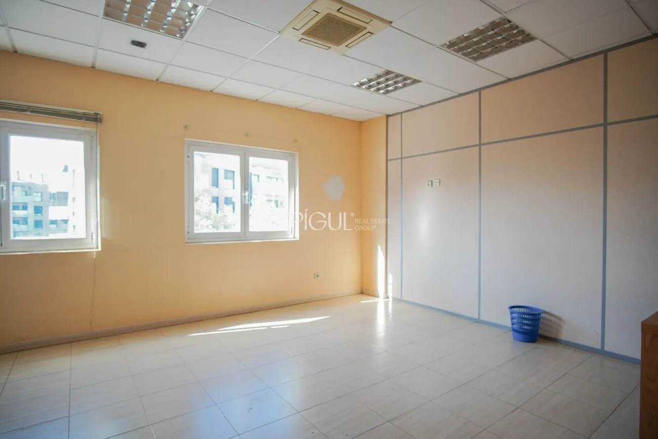 Office for Rent in Domeny, Girona.