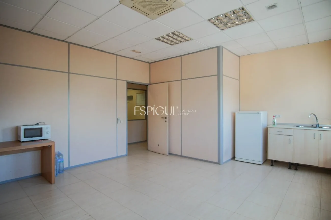 Office for Rent in Domeny, Girona.