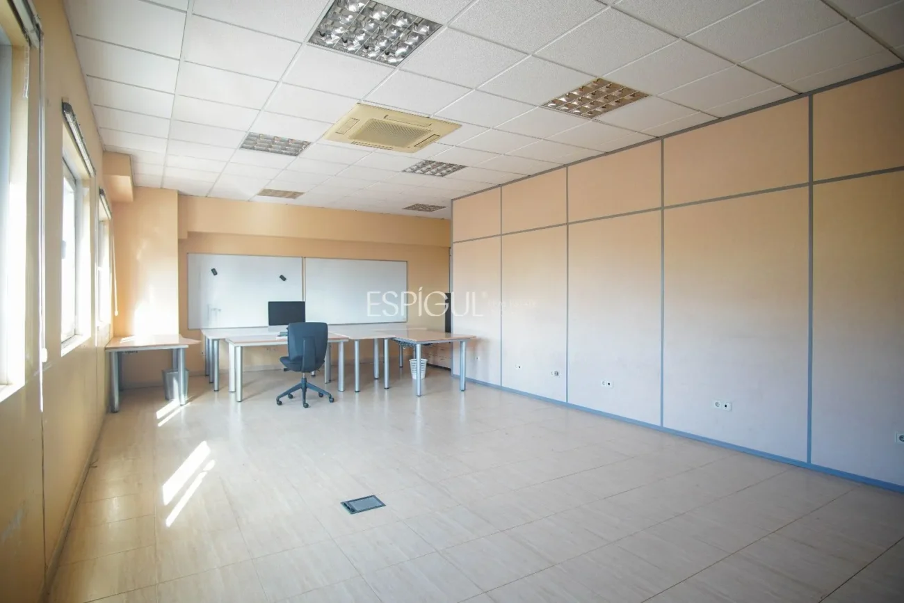 Office for Rent in Domeny, Girona.