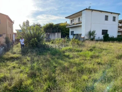 Parcel·la de 560 metres quadrats situada a Riudellots de la Selva