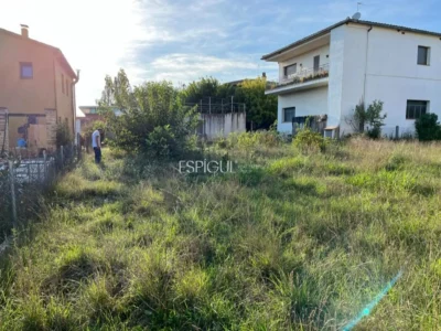 Parcel·la de 560 metres quadrats situada a Riudellots de la Selva