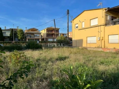 Parcel·la de 560 metres quadrats situada a Riudellots de la Selva