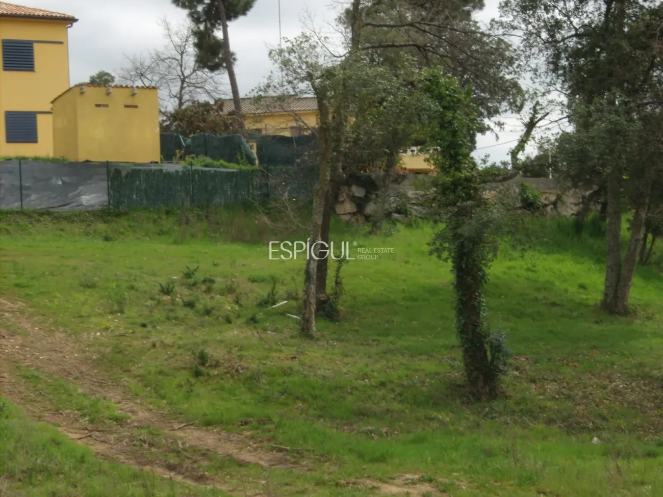 Parcela de 847 metros cuadrados ubicada en Bescanó
