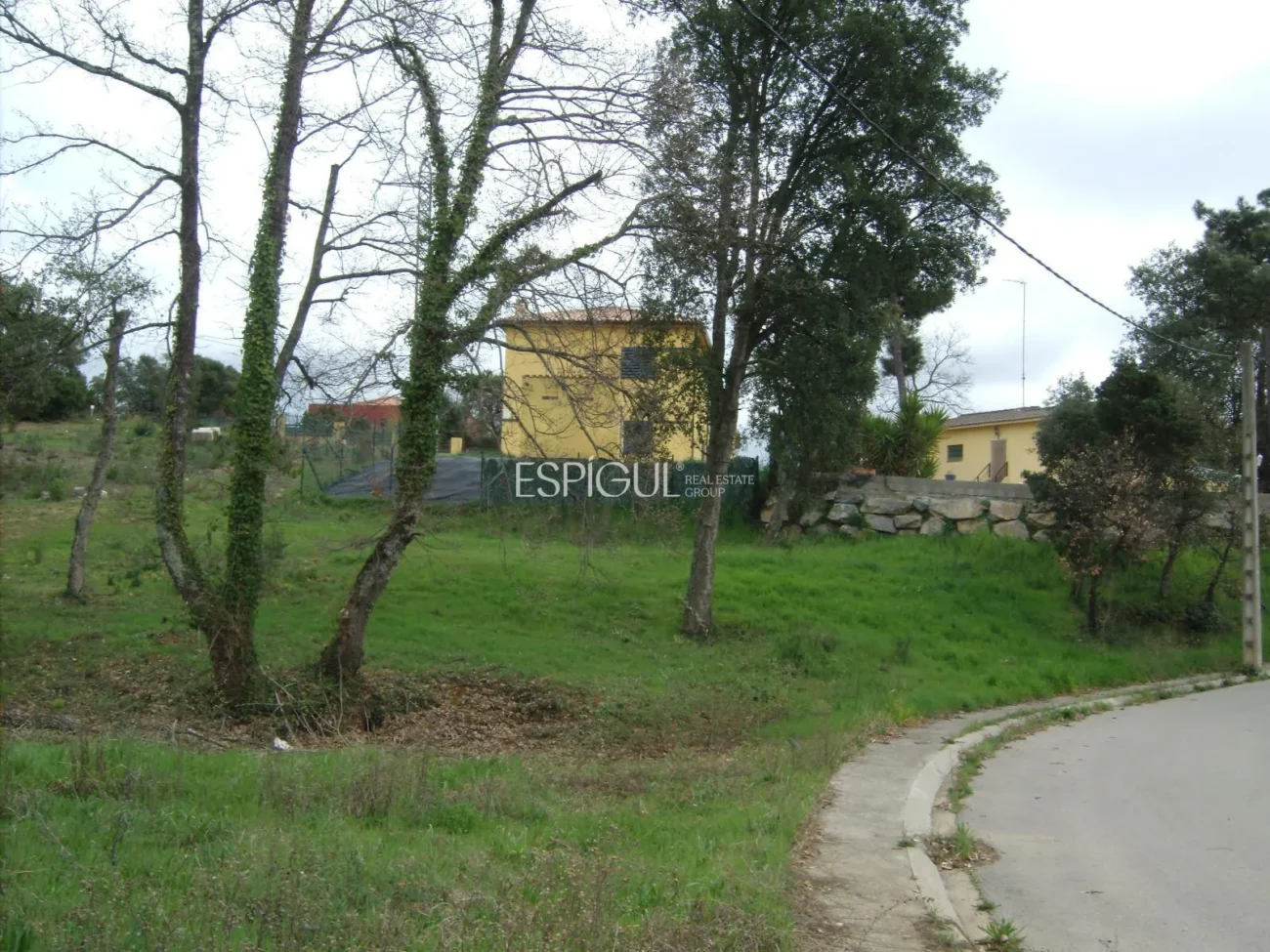 Parcela de 847 metros cuadrados ubicada en Bescanó