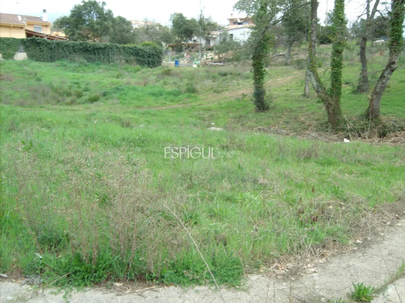 Parcela de 847 metros cuadrados ubicada en Bescanó