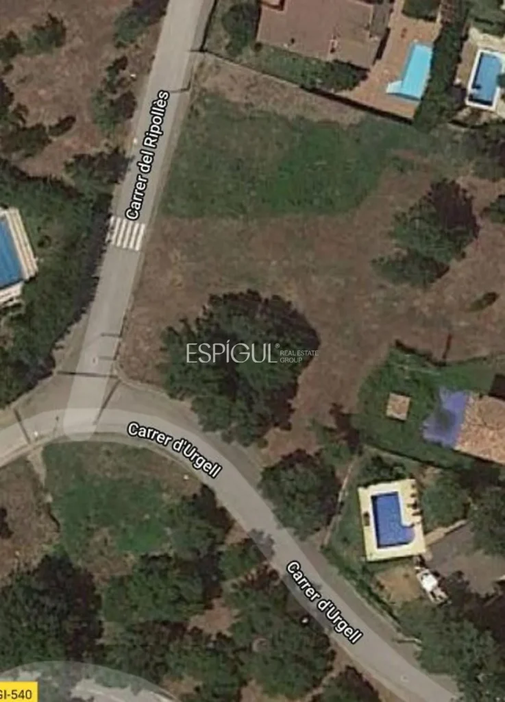 Parcela de 847 metros cuadrados ubicada en Bescanó