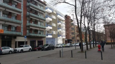 Pàrquing de lloguer molt ben situat a Girona.