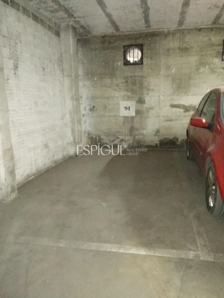 Parking junto al colegio Maristas y cerca del AVE