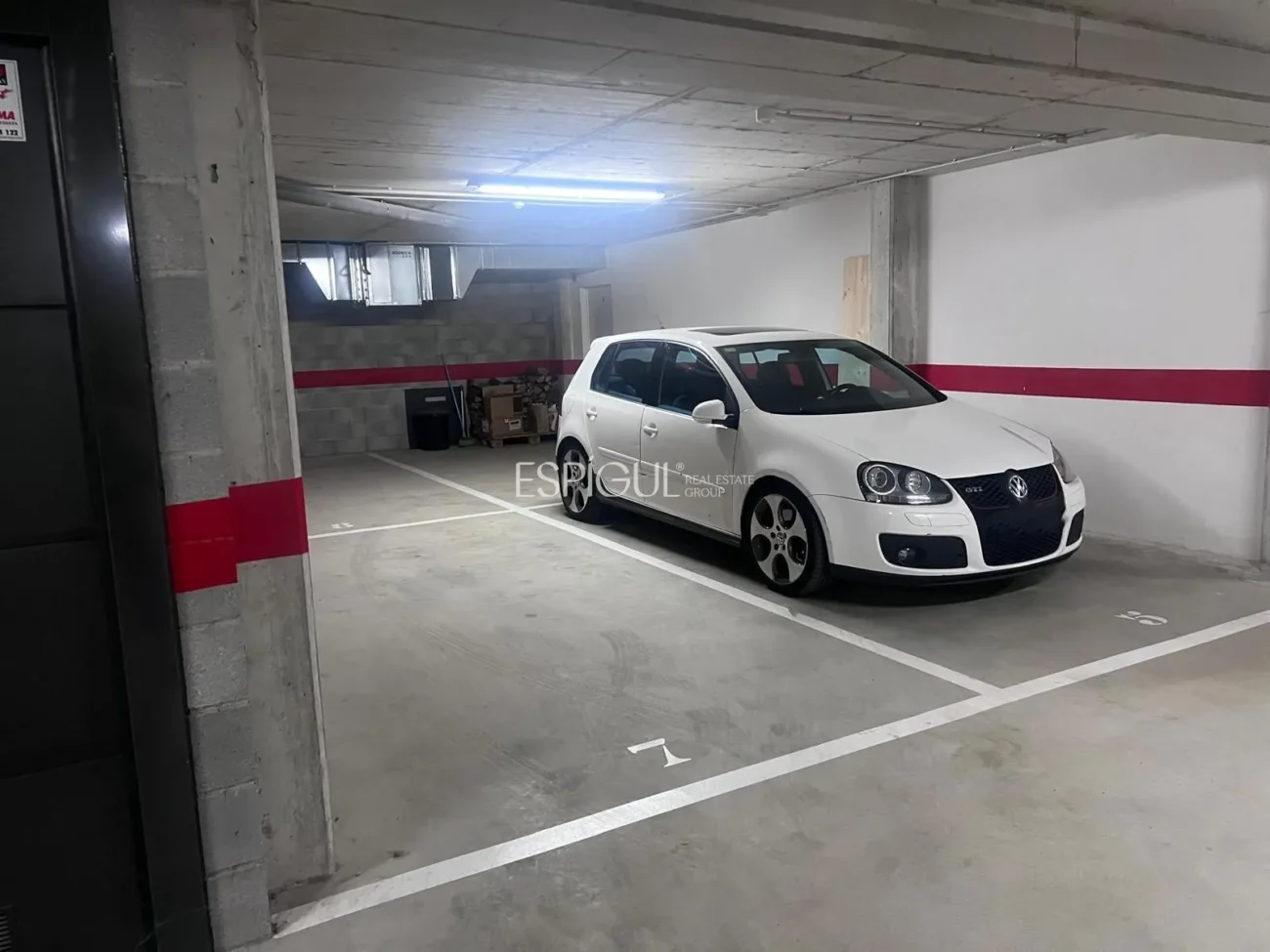 Párquing en el centro de Fornells de la Selva