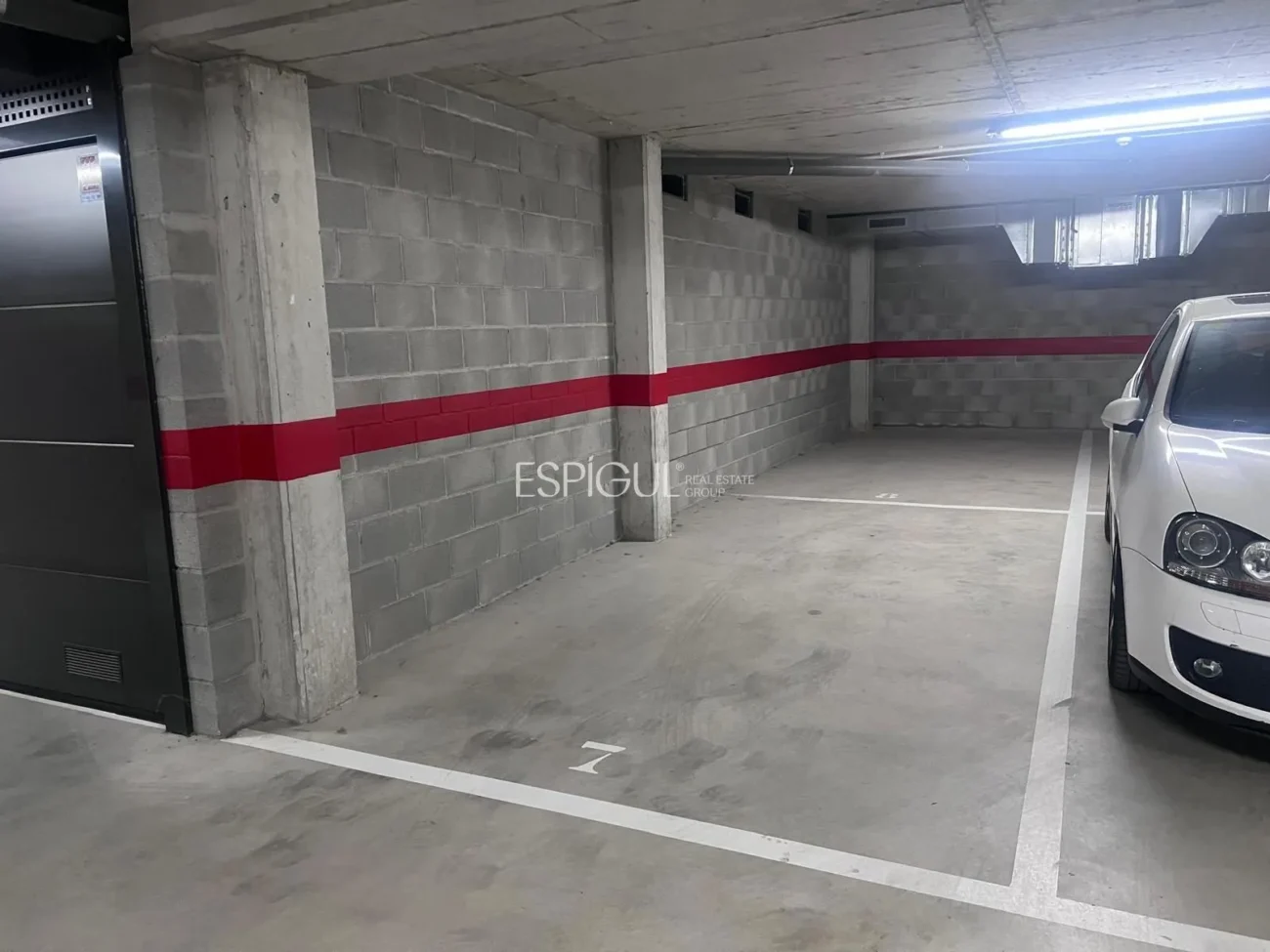 Párquing en el centro de Fornells de la Selva