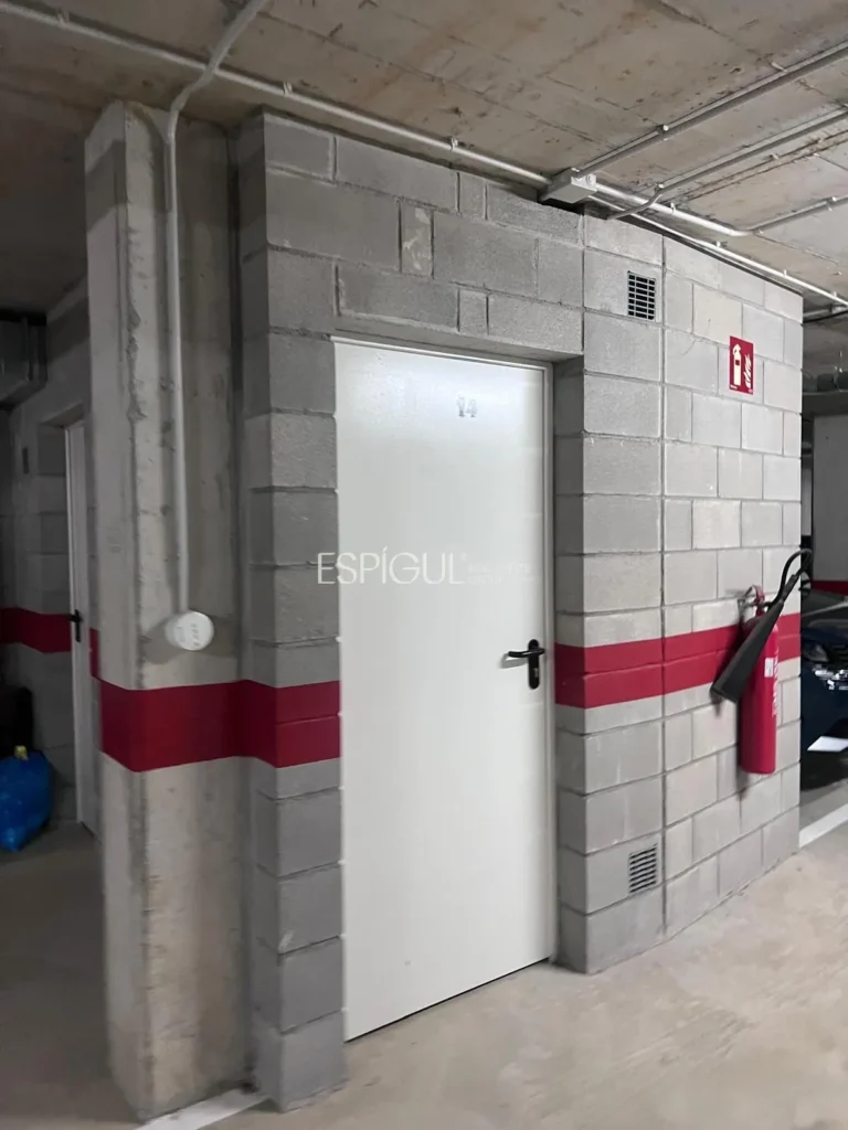 Párquing en el centro de Fornells de la Selva