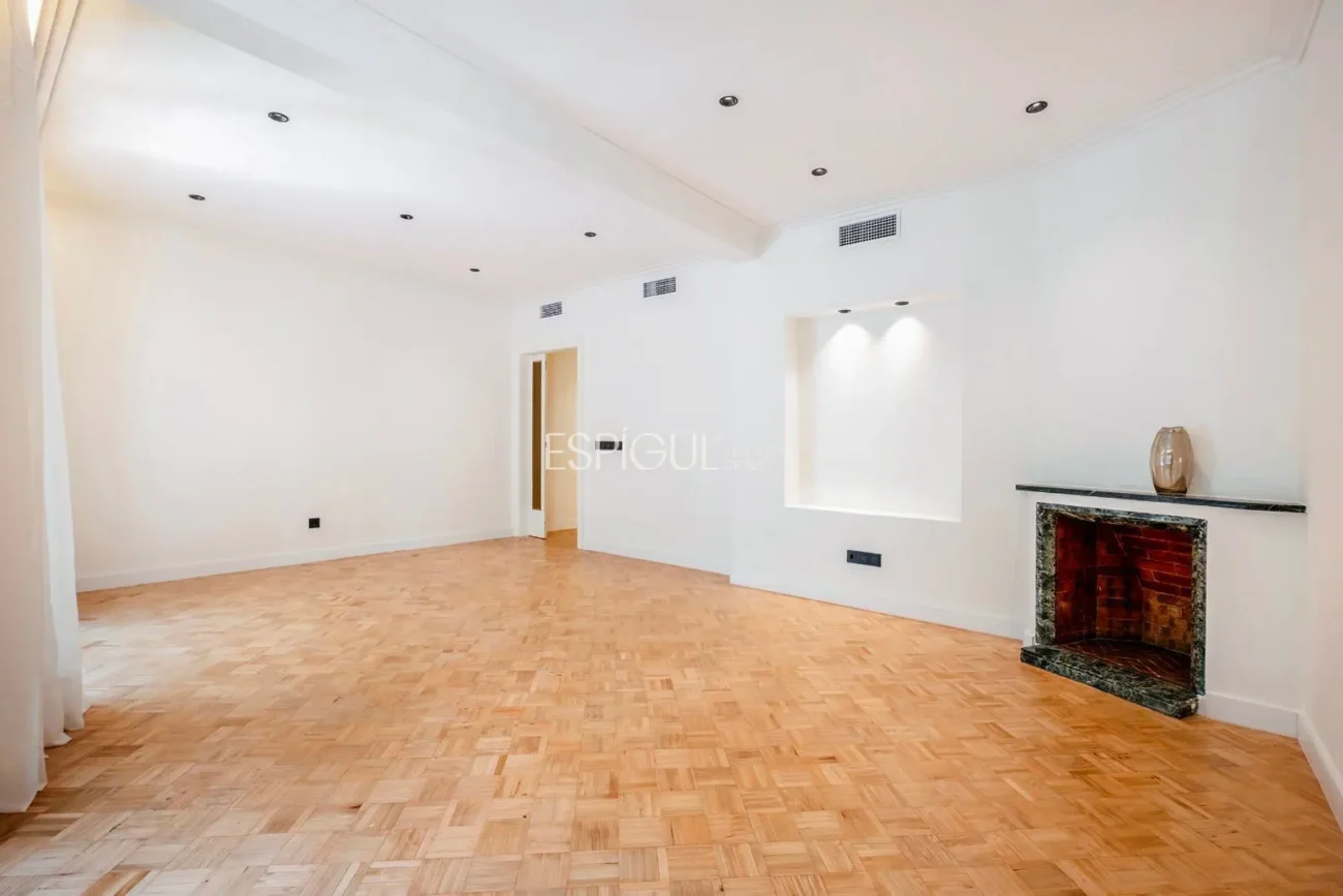 Piso de carácter reformado en venta en Enric Granados