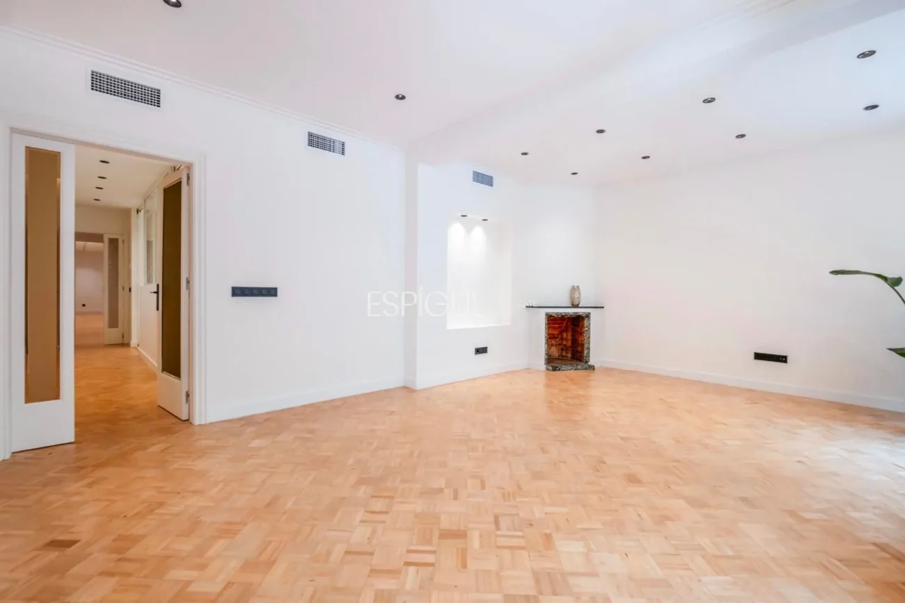 Piso de carácter reformado en venta en Enric Granados