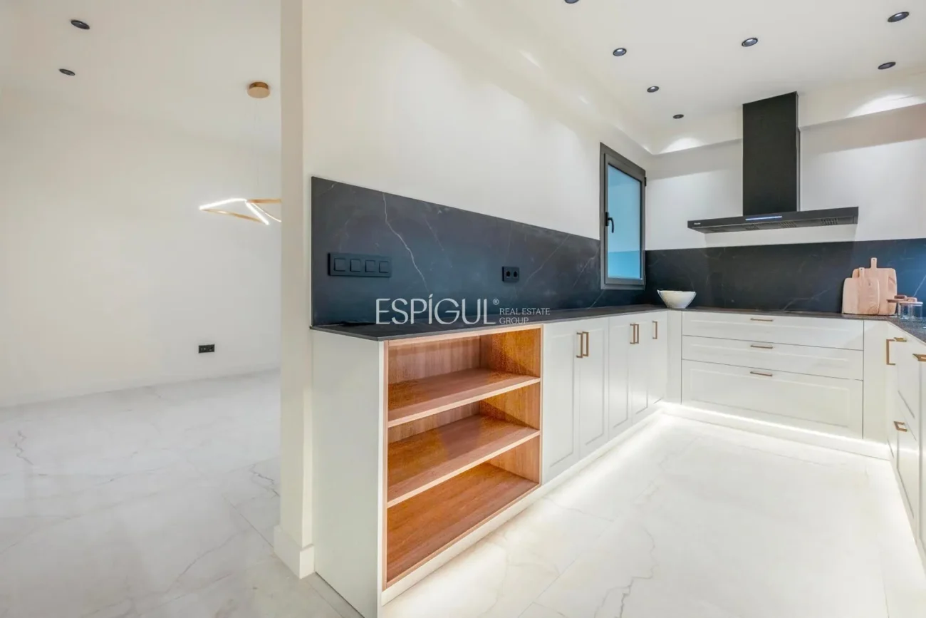 Piso de carácter reformado en venta en Enric Granados