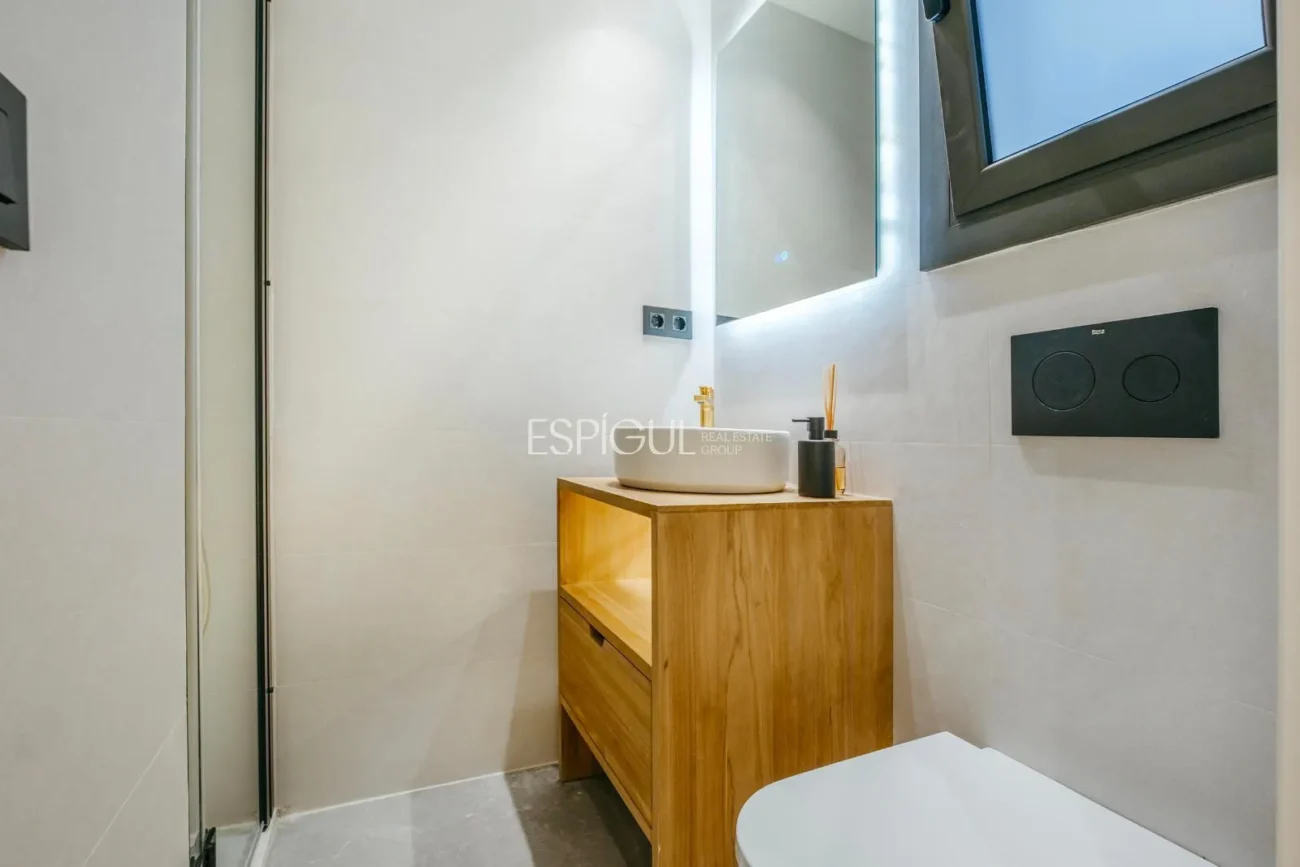 Piso de carácter reformado en venta en Enric Granados