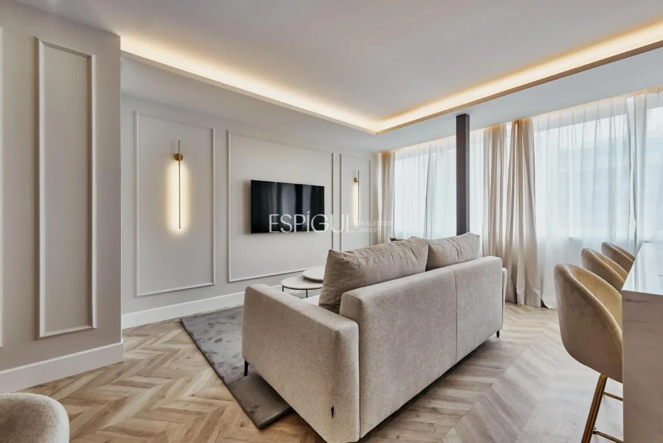 Piso en finca con piscina en Calle General Oraa, Lista