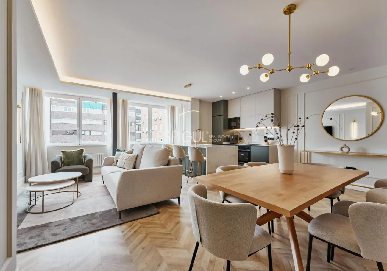 Piso en finca con piscina en Calle General Oraa, Lista