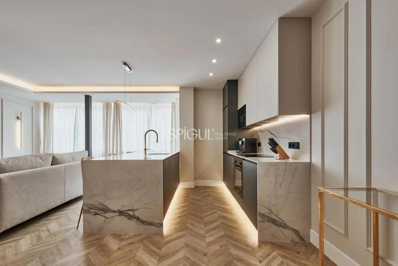 Piso en finca con piscina en Calle General Oraa, Lista