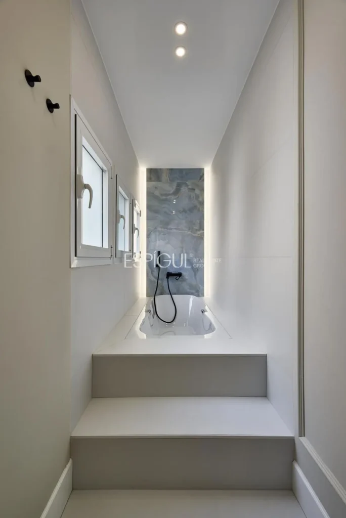 Piso en finca con piscina en Calle General Oraa, Lista