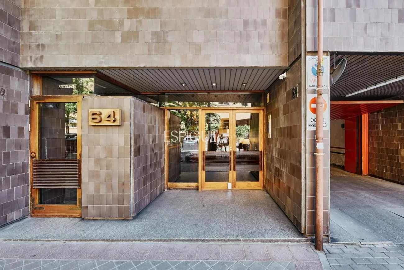 Piso en finca con piscina en Calle General Oraa, Lista