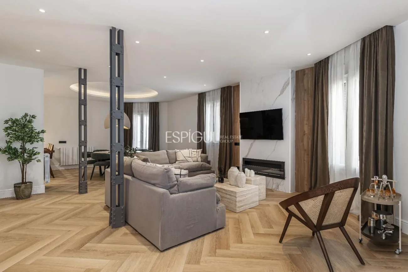 Piso exterior en Calle Marti, Barrio de Salamanca