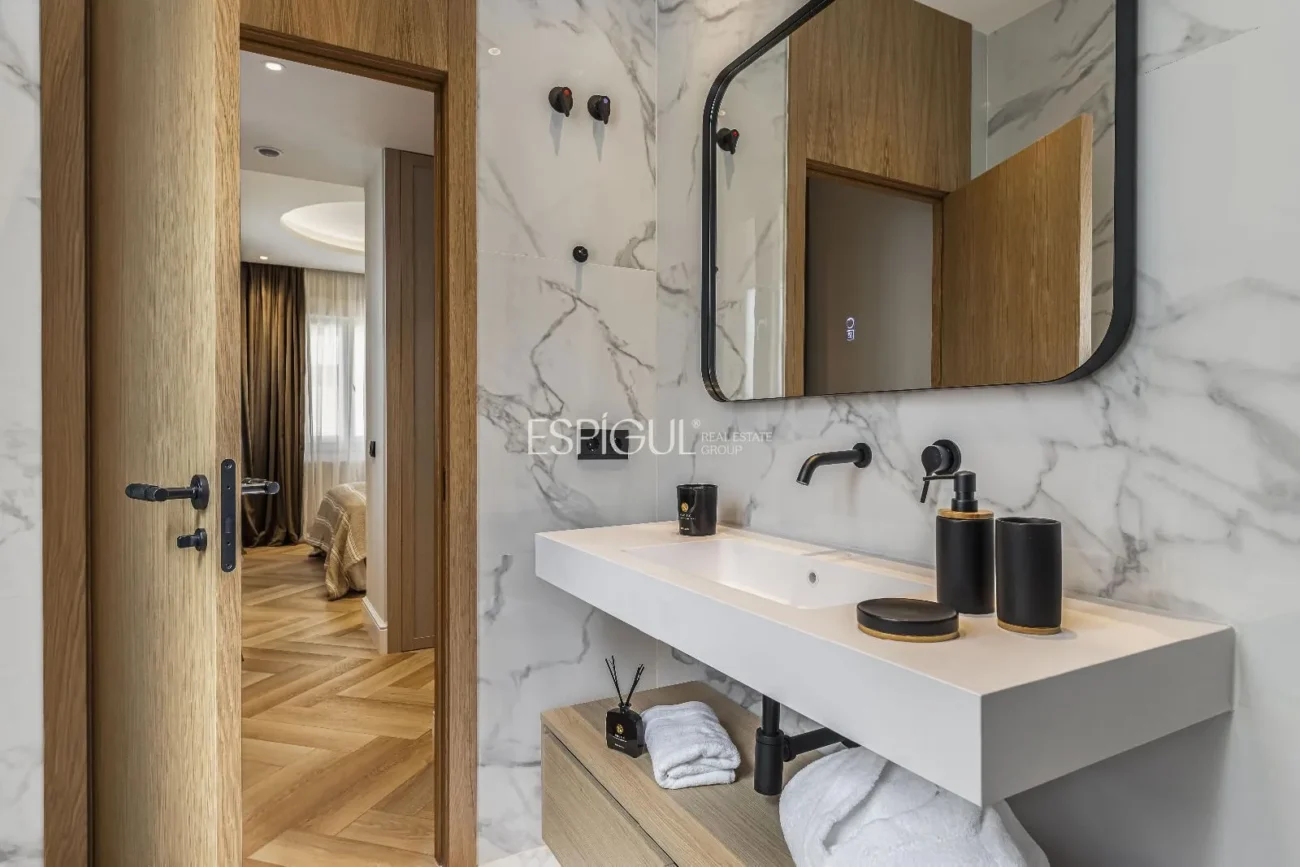 Piso exterior en Calle Marti, Barrio de Salamanca