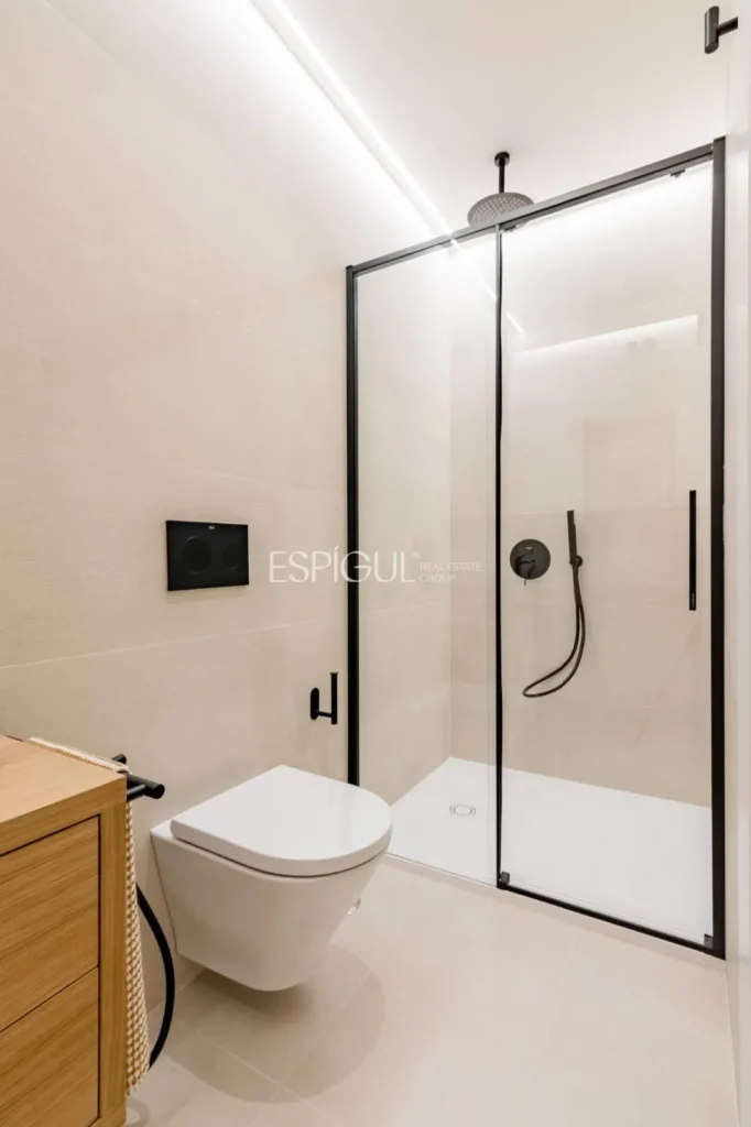 Piso recién reformado en Ayala con terraza