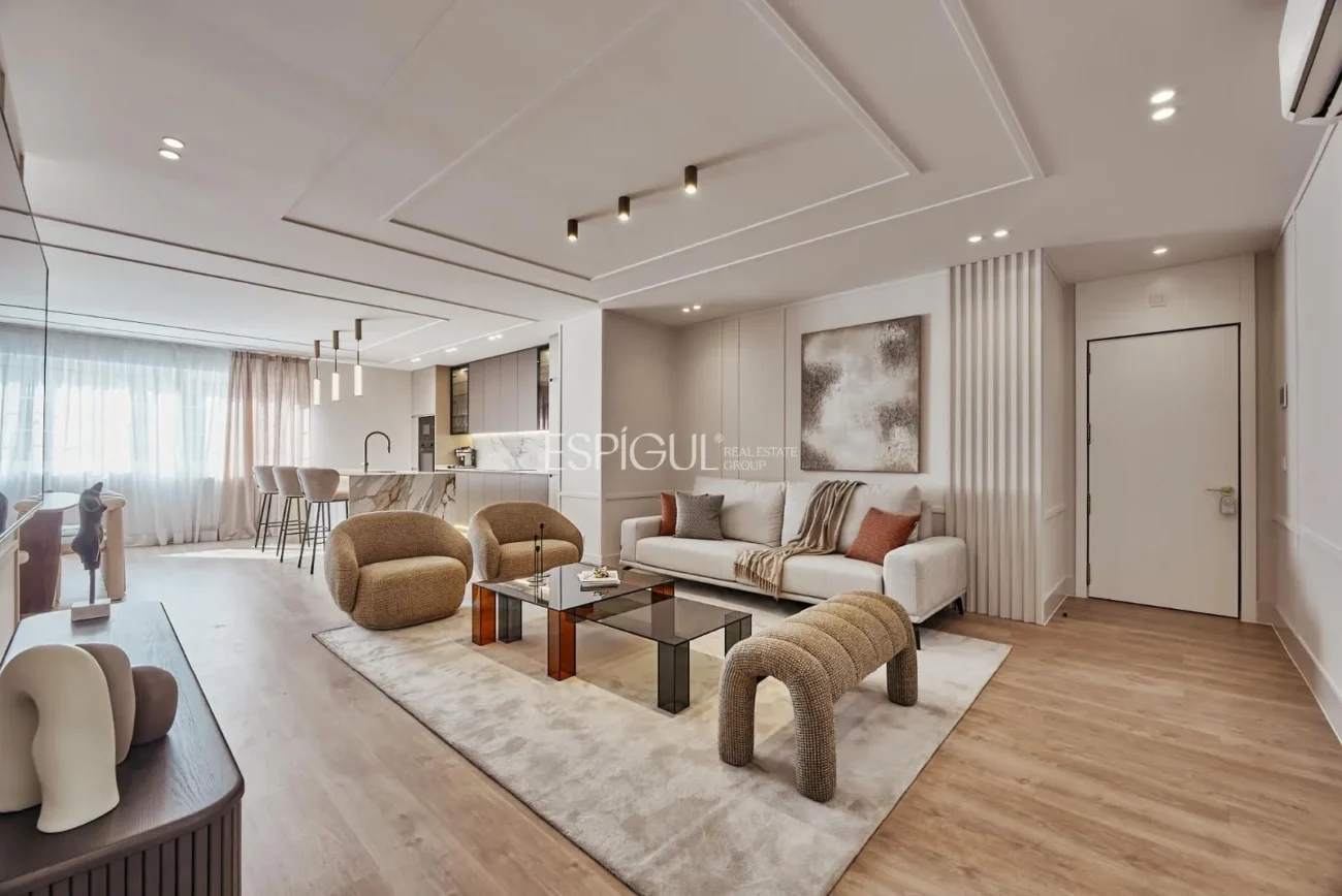 Piso reformado con plaza de garaje en Calle Diego de León, Barrio de Salamanca