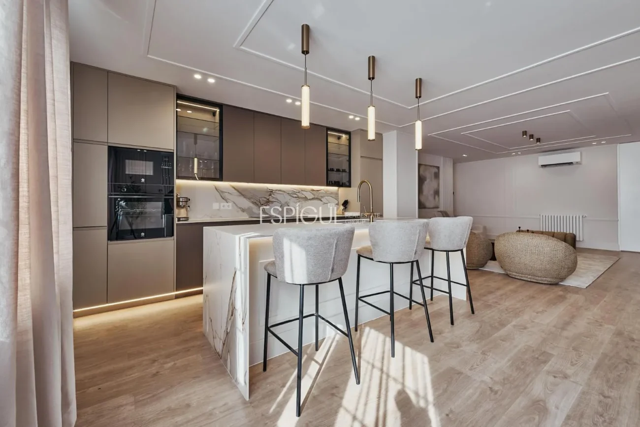 Piso reformado con plaza de garaje en Calle Diego de León, Barrio de Salamanca