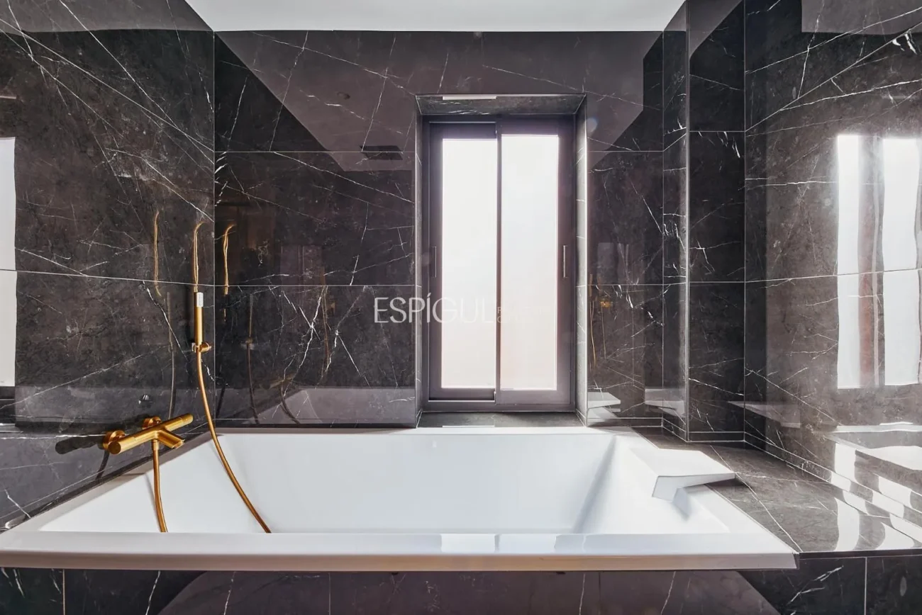 Piso reformado con plaza de garaje en Calle Diego de León, Barrio de Salamanca