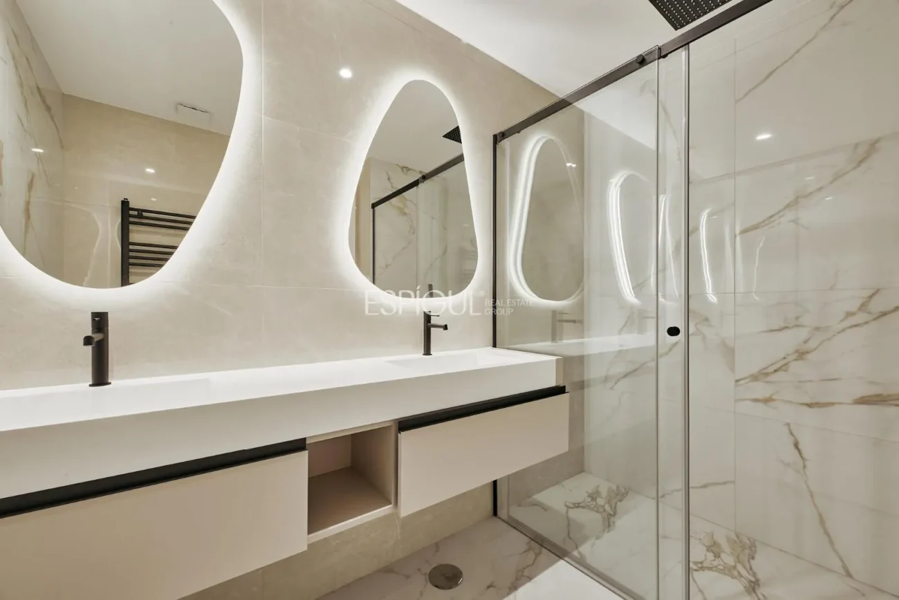 Piso reformado con plaza de garaje en Calle Diego de León, Barrio de Salamanca