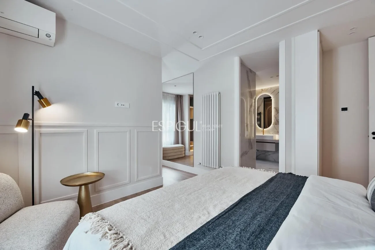 Piso reformado con plaza de garaje en Calle Diego de León, Barrio de Salamanca