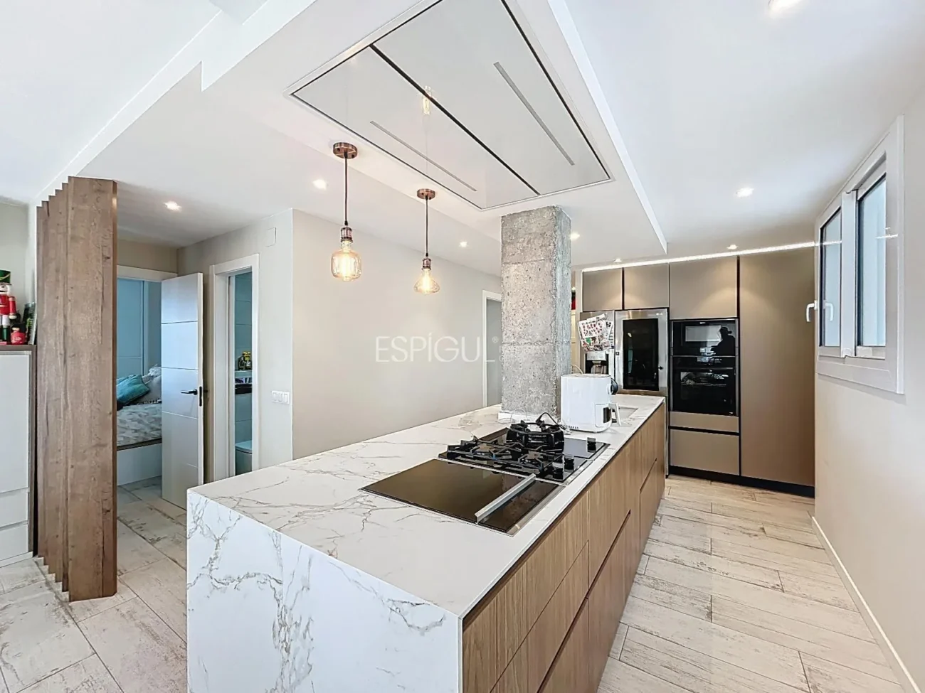 Piso reformado con terraza, vistas al mar, piscina y plaza de garaje en La Xinesca