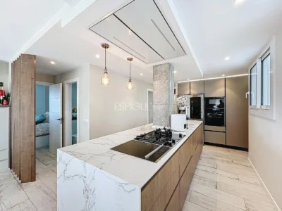 Piso reformado con terraza, vistas al mar, piscina y plaza de garaje en La Xinesca