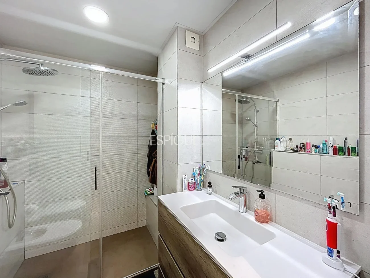 Piso reformado con terraza, vistas al mar, piscina y plaza de garaje en La Xinesca