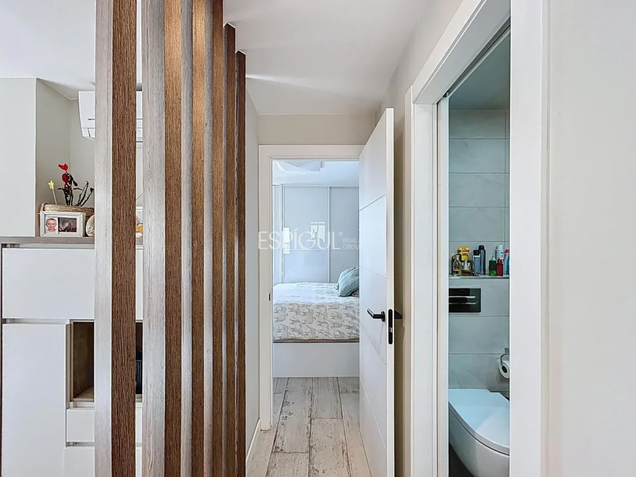 Piso reformado con terraza, vistas al mar, piscina y plaza de garaje en La Xinesca