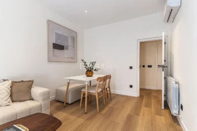 Appartement rénové dans la Calle Francisco Silvela, Lista