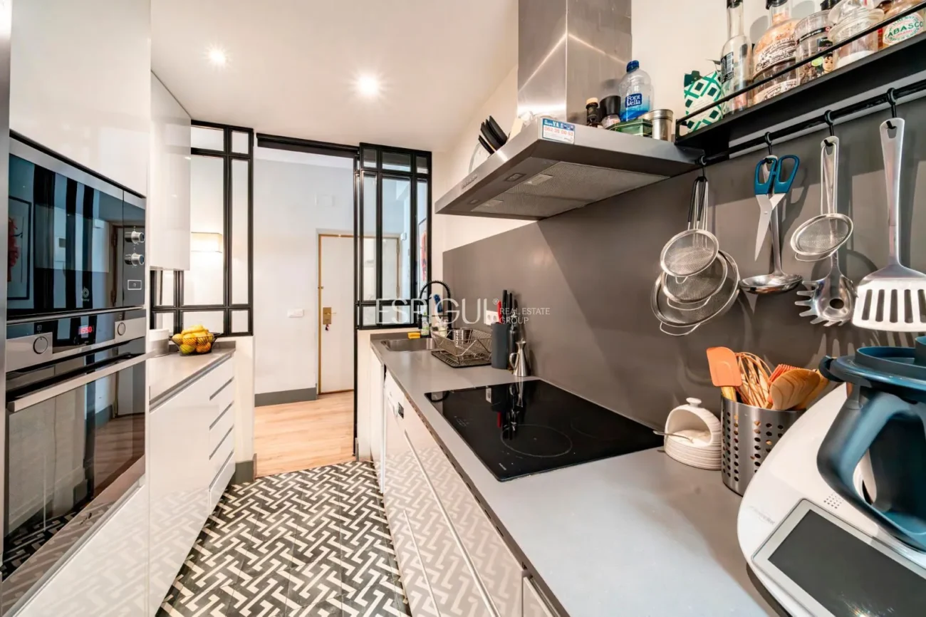 Renovated Apartment for Sale in Calle Conde De Peñalver, Barrio De Salamanca