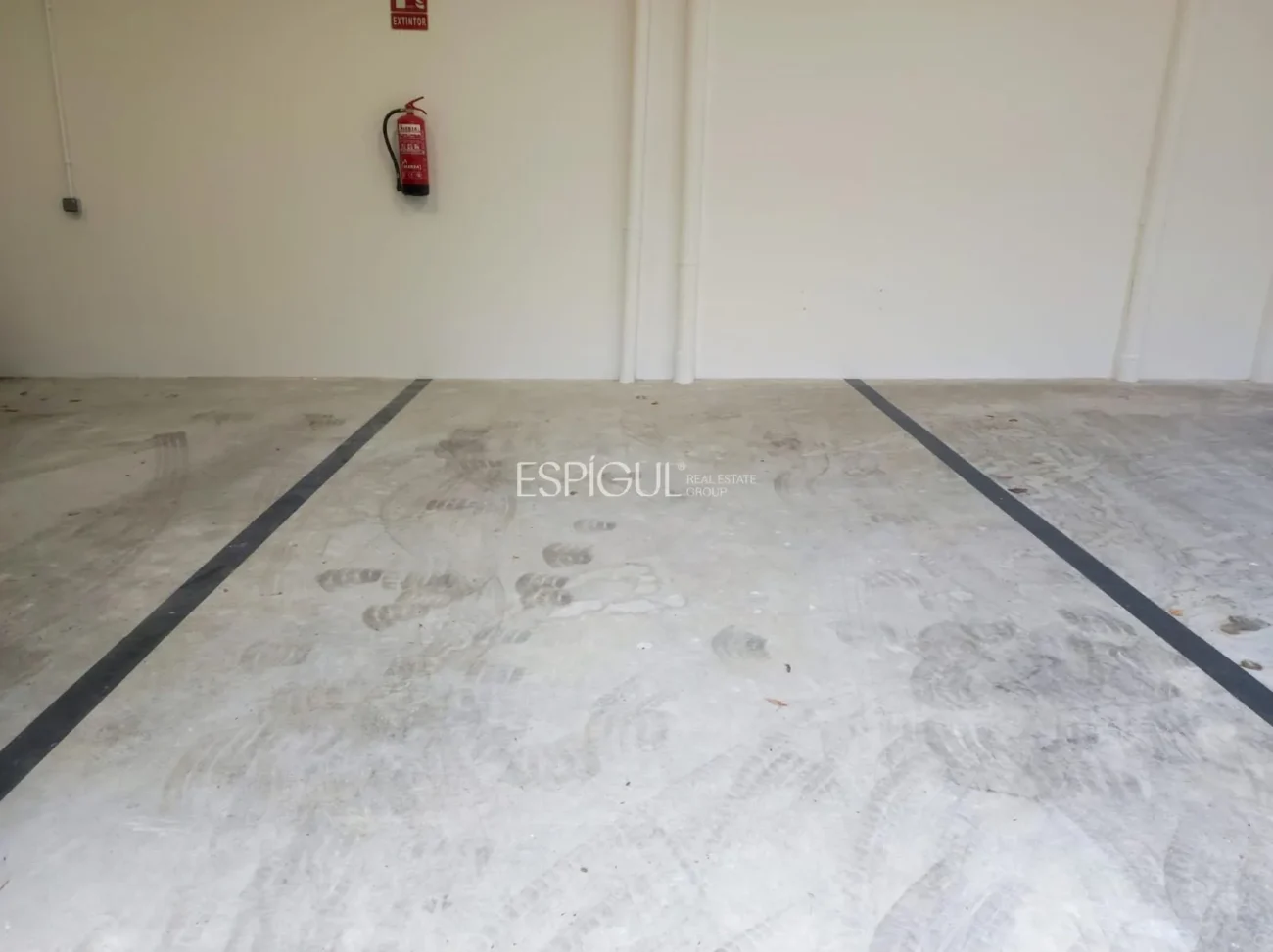 Plaza de parking en planta baja en Girona – Químics