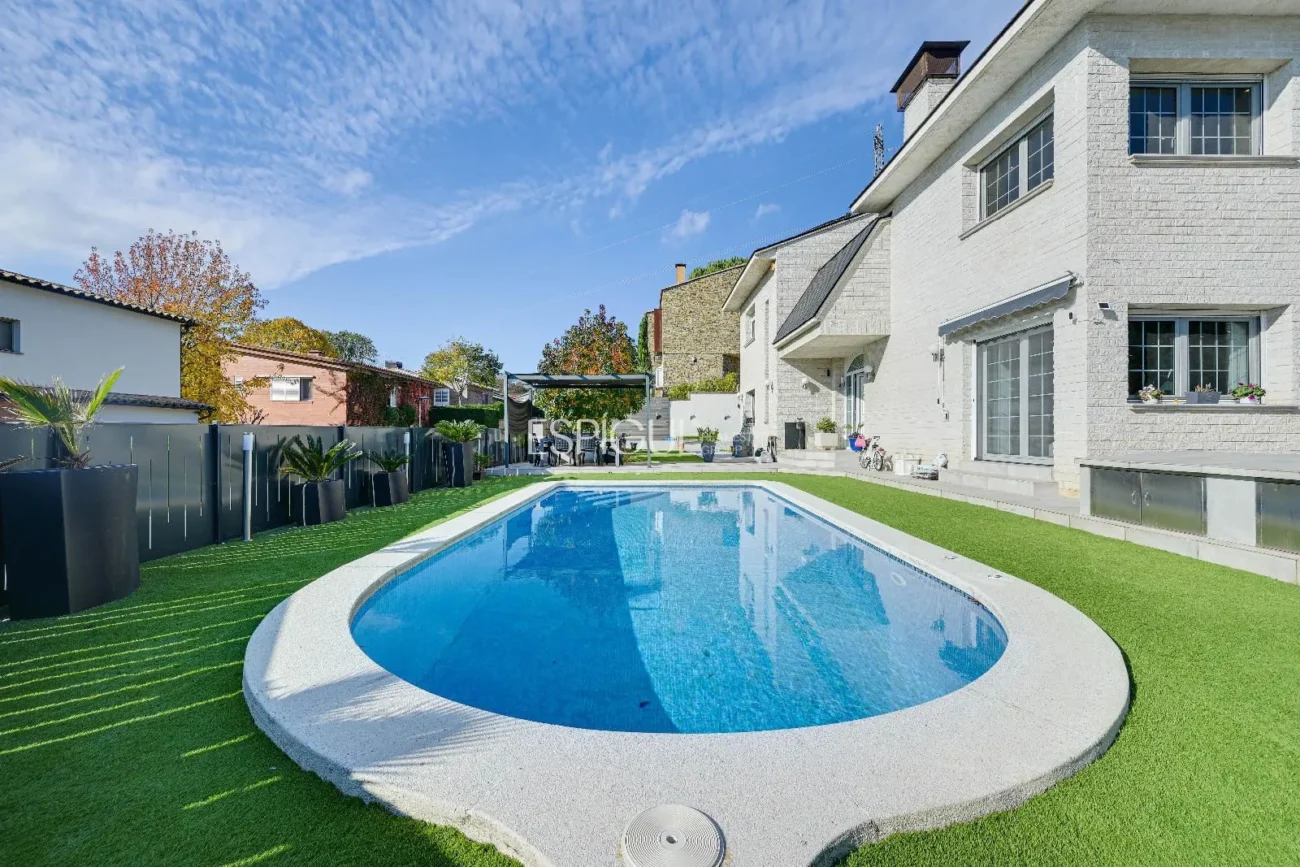 Preciosa casa en Palau – Girona