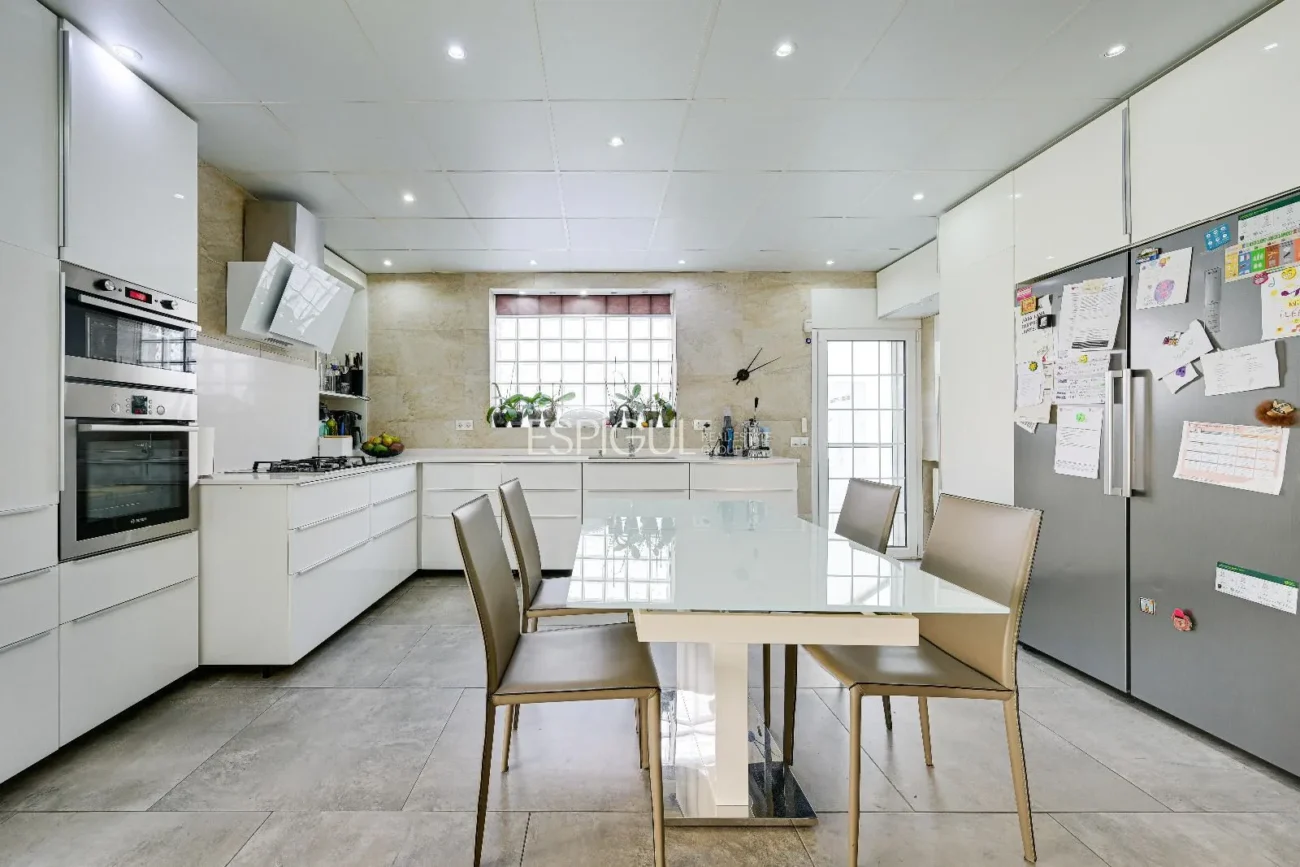 Preciosa casa en Palau – Girona