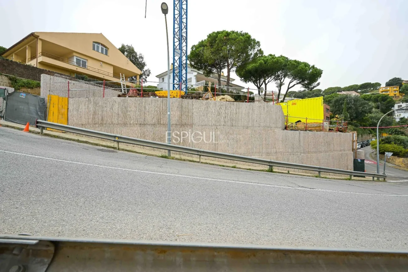 Proyecto exclusivo en el corazón de Cabrils – elegancia, luz y arquitectura contemporánea