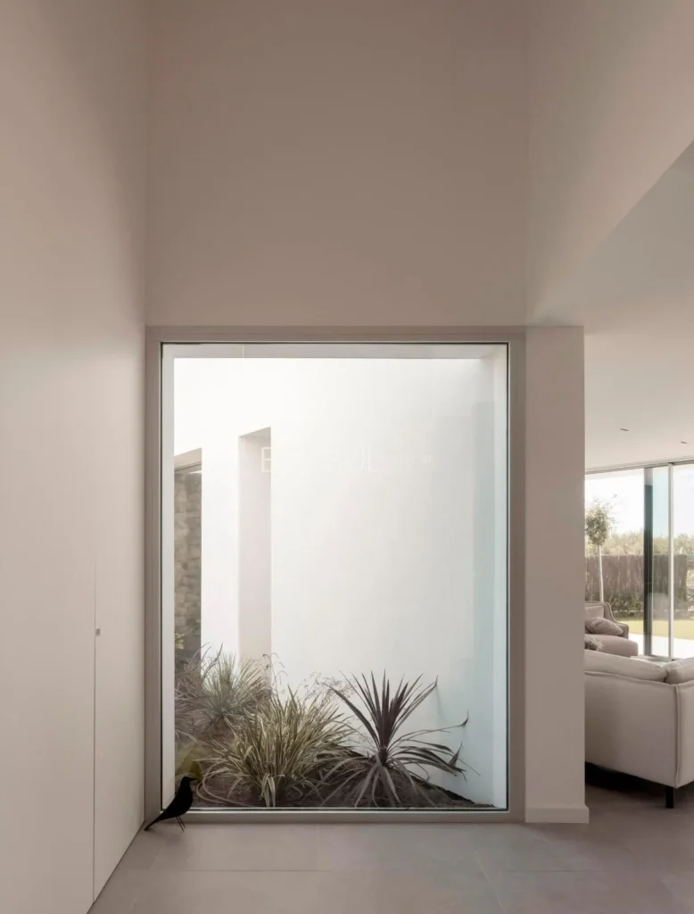 Residencia de diseño contemporáneo en Teià con piscina y jardín privado